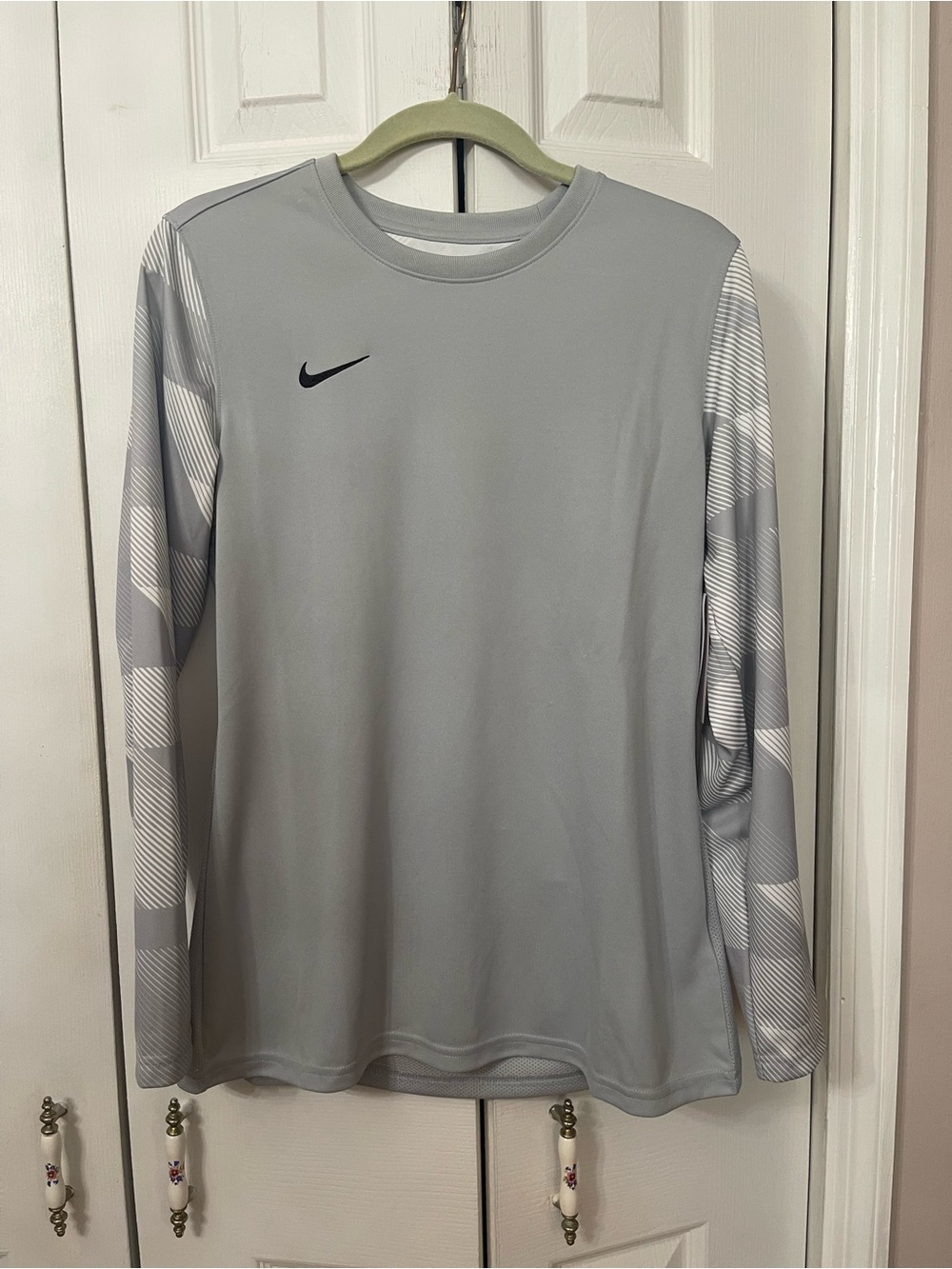 NWT Nike Women's Dri-FIT Park IV Shirt Wolf Grey Size Medium